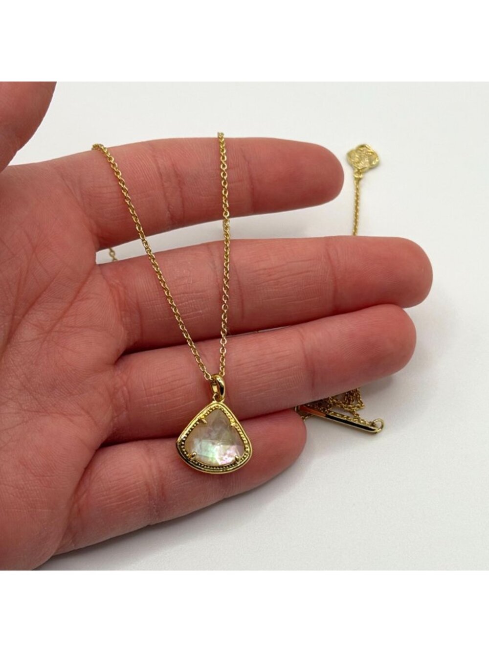 Kendra Scott Elisa Gold Necklace With Iridescent Mother-Of-Pearl Pendant - Picture 6 of 6